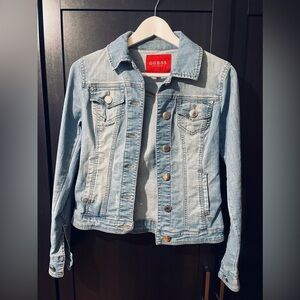 GUESS Classic Blue Denim Jacket – Size XS 💙 | Slim Fit Trucker | Wardrobe Staple